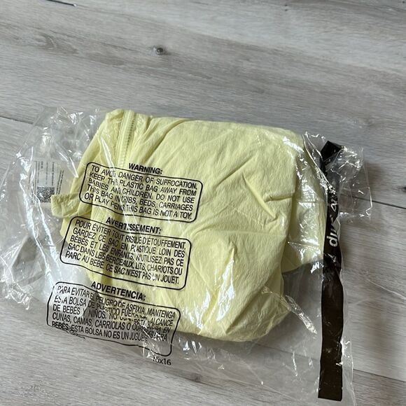 Fabletics Oversized Flyweight Windbreaker Jacket Lt Pearl/Bright White 3X‎ NWT - Picture 6 of 6